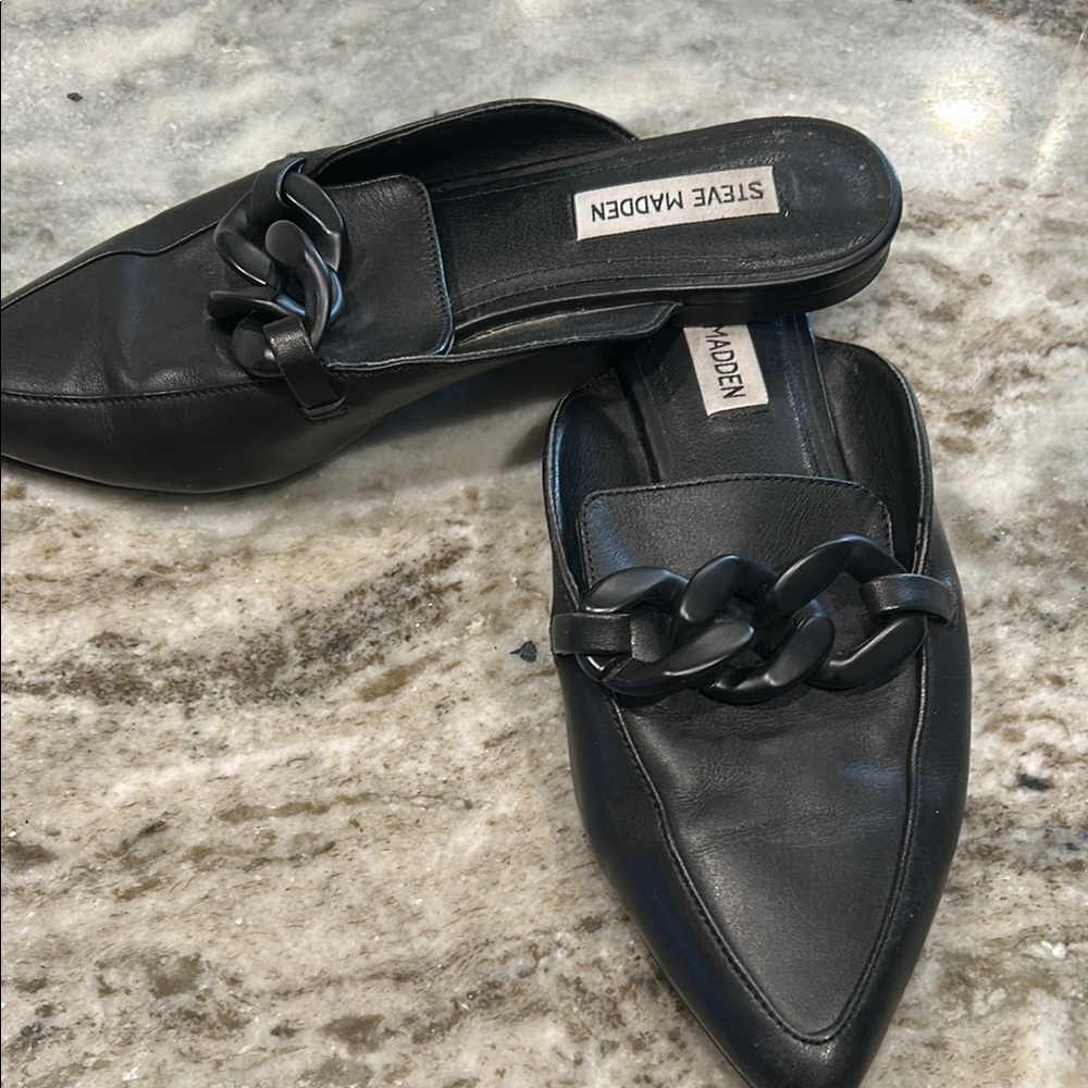 Steve Madden Black Pointed Leather Chain-Trim Mules